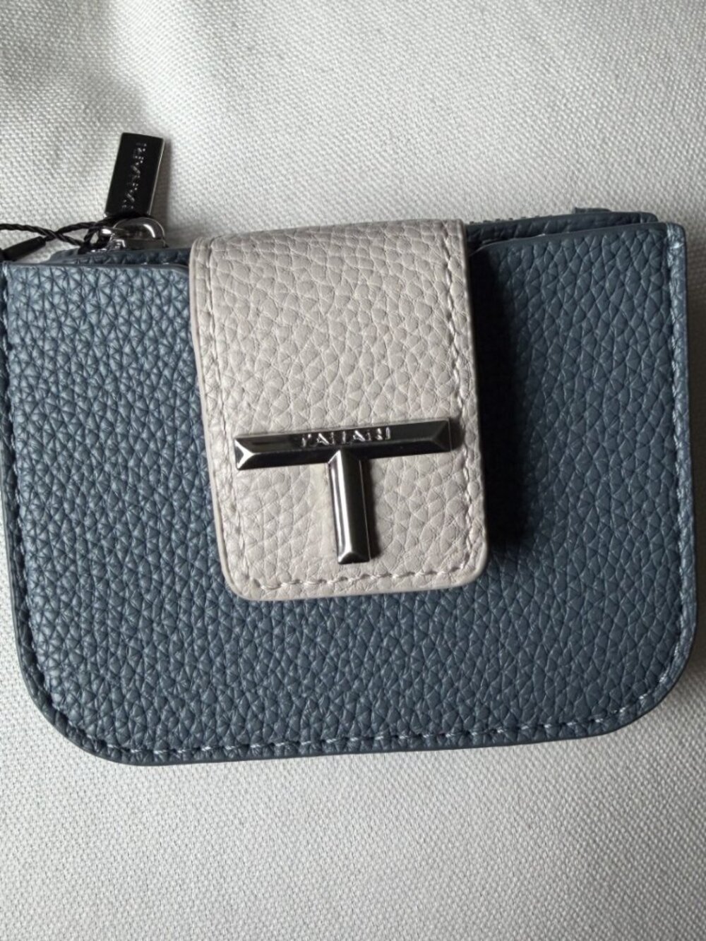 Tahari Tarryn Card Case Mist Block NWT